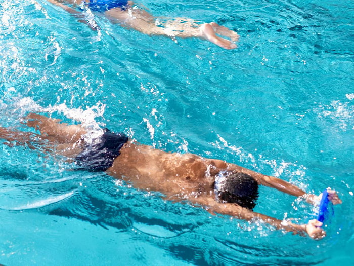 Wöchentliches Intensiv­schwimm­training
